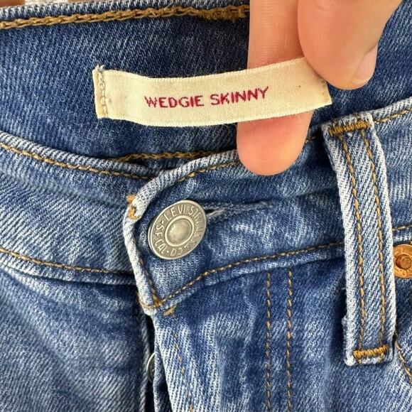 Levis Jeans Women 25 Blue Medium Wash Denim Stretch Wedgie Button Fly Skinny - Picture 2 of 16